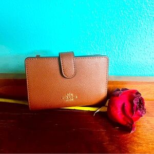 Coach Leather Bi-Fold Quarter Zip Snap Wallet